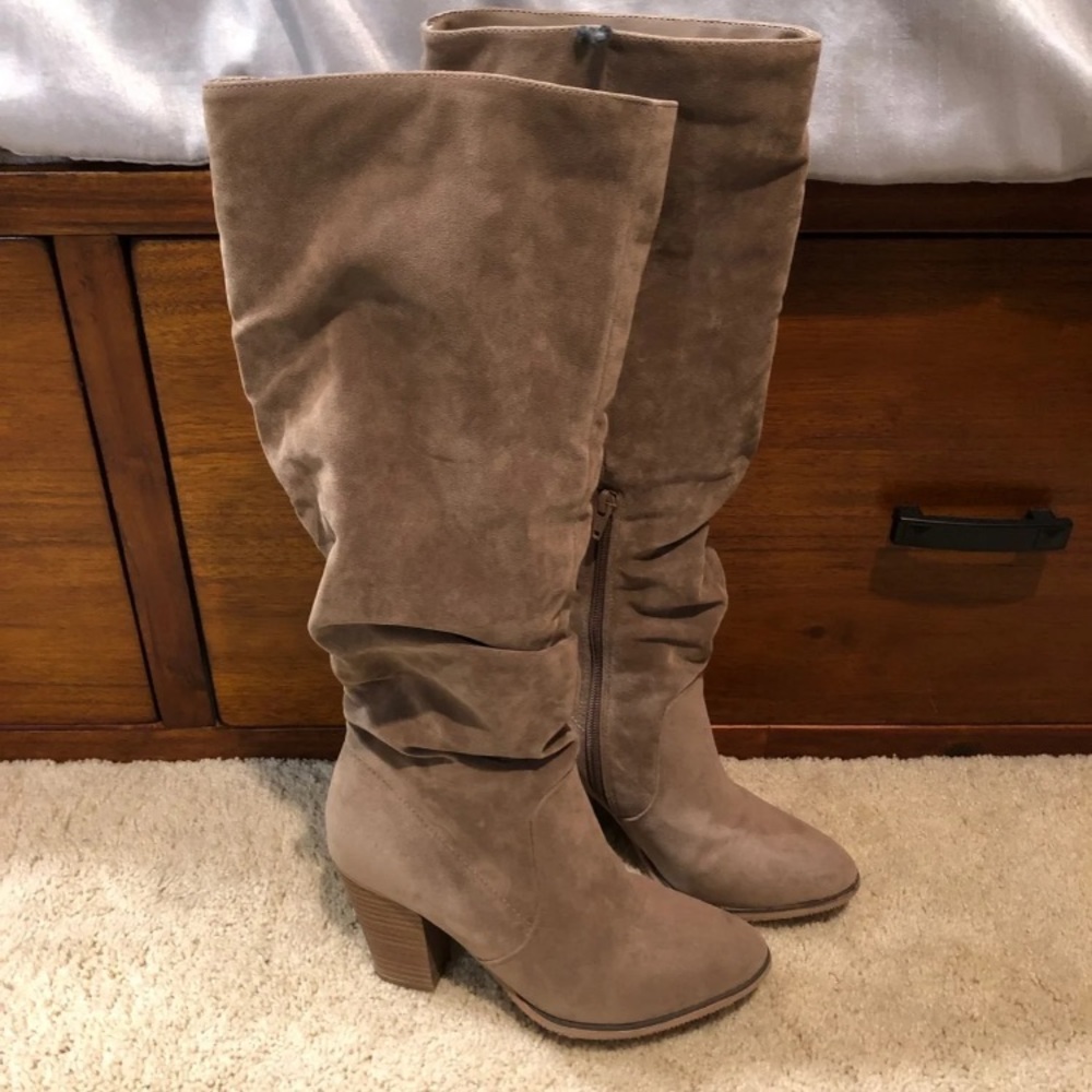 Slouchy boot